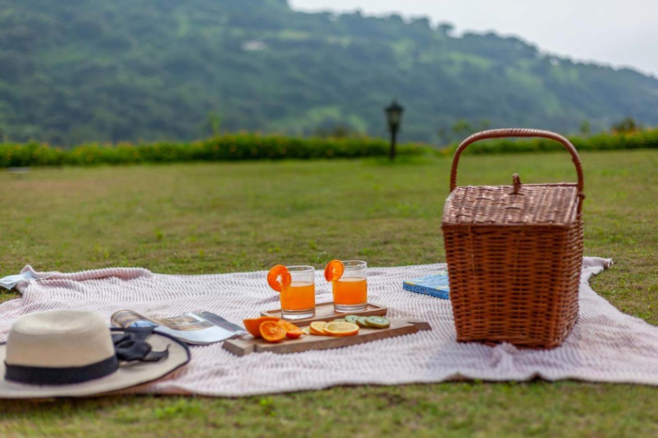 Stayvista'S Shivom Villa 12 - A Serene Escape With Views Of The Valley And Lake Лонавала Экстерьер фото